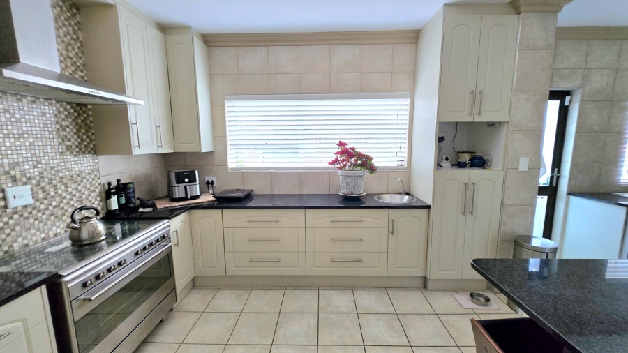 4 Bedroom Property for Sale in Kleinbaai Western Cape